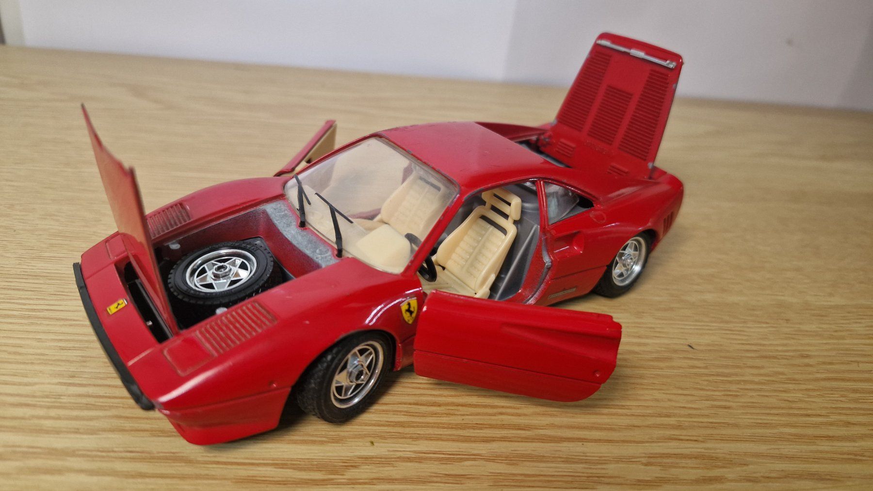 Bburago Voitures modèles: Ferrari Testarossa Modellauto Türen beweglich – D'occasion à Weisslingen par and-lo73 1