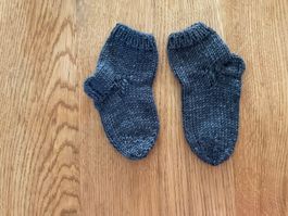 Handgestrickte Babysocken Fusslänge 12cm - Grösse 18/19