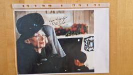 Rose Alba (James Bond), Original Autogramm auf Grossfoto