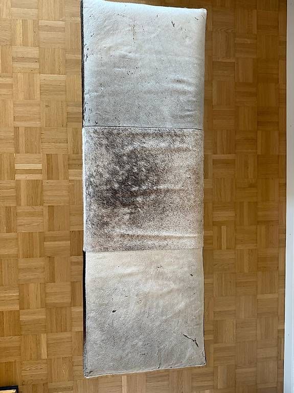 Panchine: Moderne Sitzbank mit Metallgestell und Patchwork-Bezug – Usato da Horn venduto da P.Blattmann 1