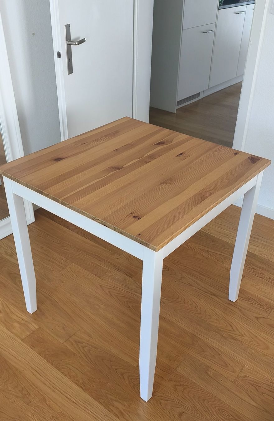 Ikea Tavoli: Quadratischer Tisch – Usato da Männedorf venduto da kri_m7hp