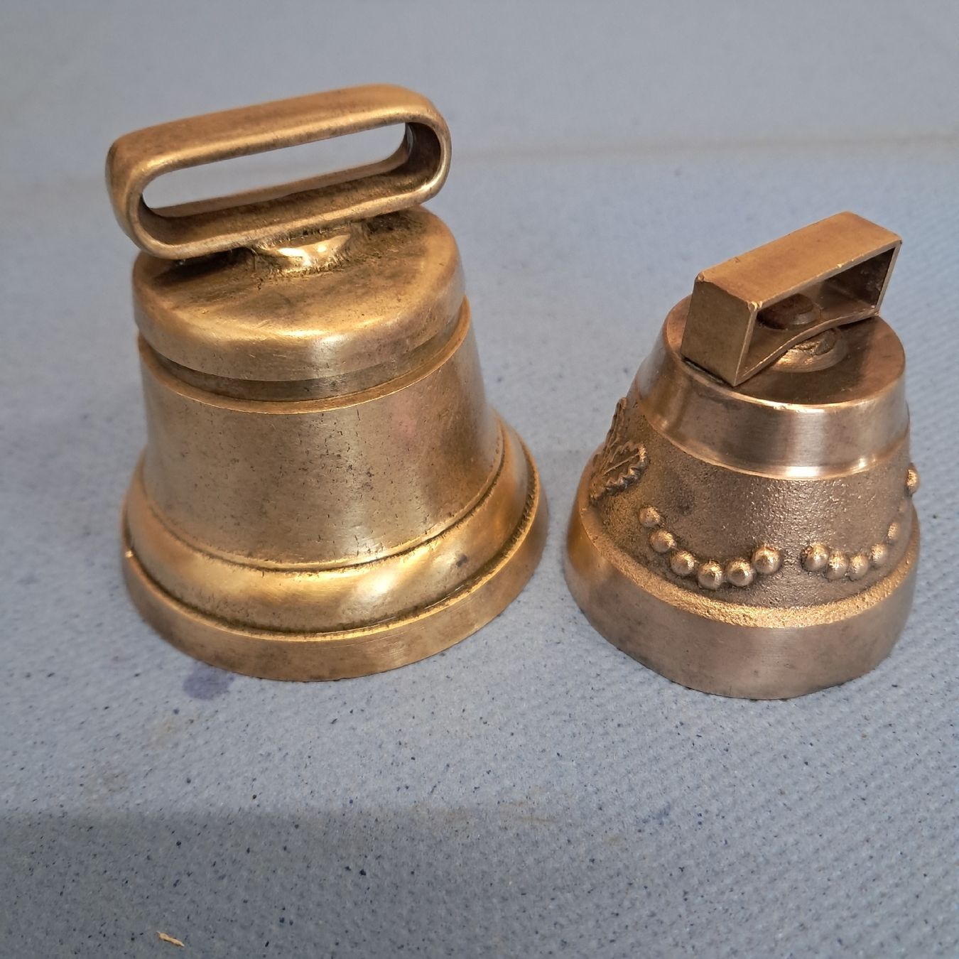 Glocken & Treicheln: 2 Kleine Glöggli  – Gebraucht aus Murten von SHETHOF 2
