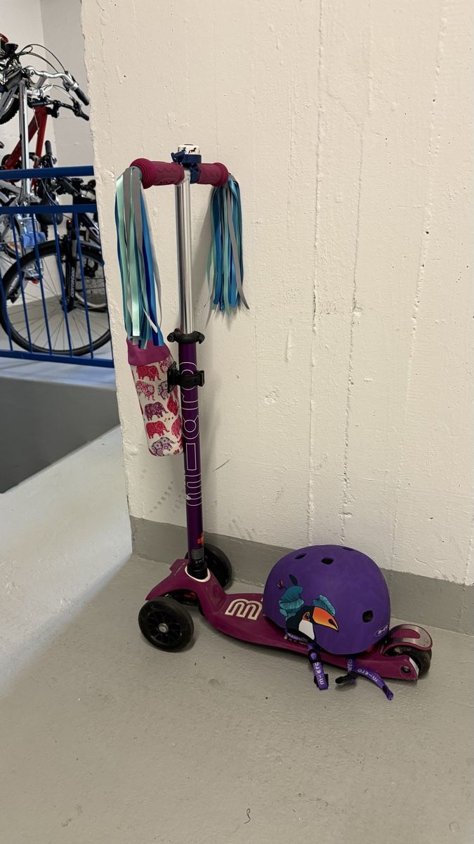 Micro Caschi: Micro Maxi Deluxe scooter + helmet – Usato da Kloten venduto da wer_26t5 2