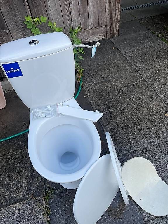WC: Stand-WC Set Cersanit (neuwertig) – Usato da Effretikon venduto da pipolino25