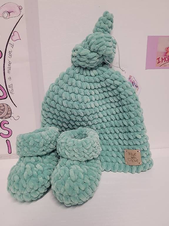 Damenschuhe: Cappellino e scarpine bebè  – Gebraucht aus Giubiasco von imo_bj9w