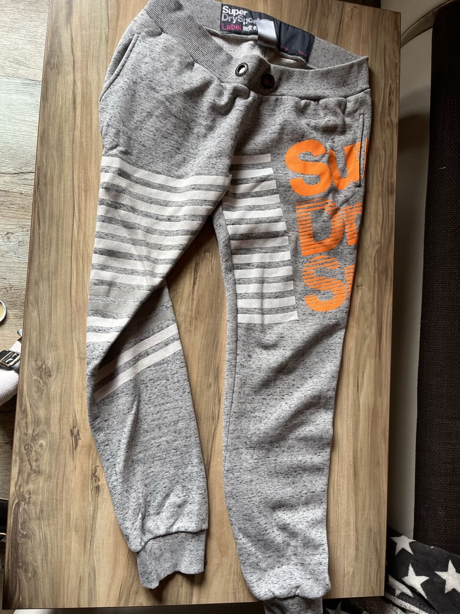 Superdry Pantaloni: Trainerhose Superdry Gr. L – Usato da Unteriberg venduto da tanjaa008
