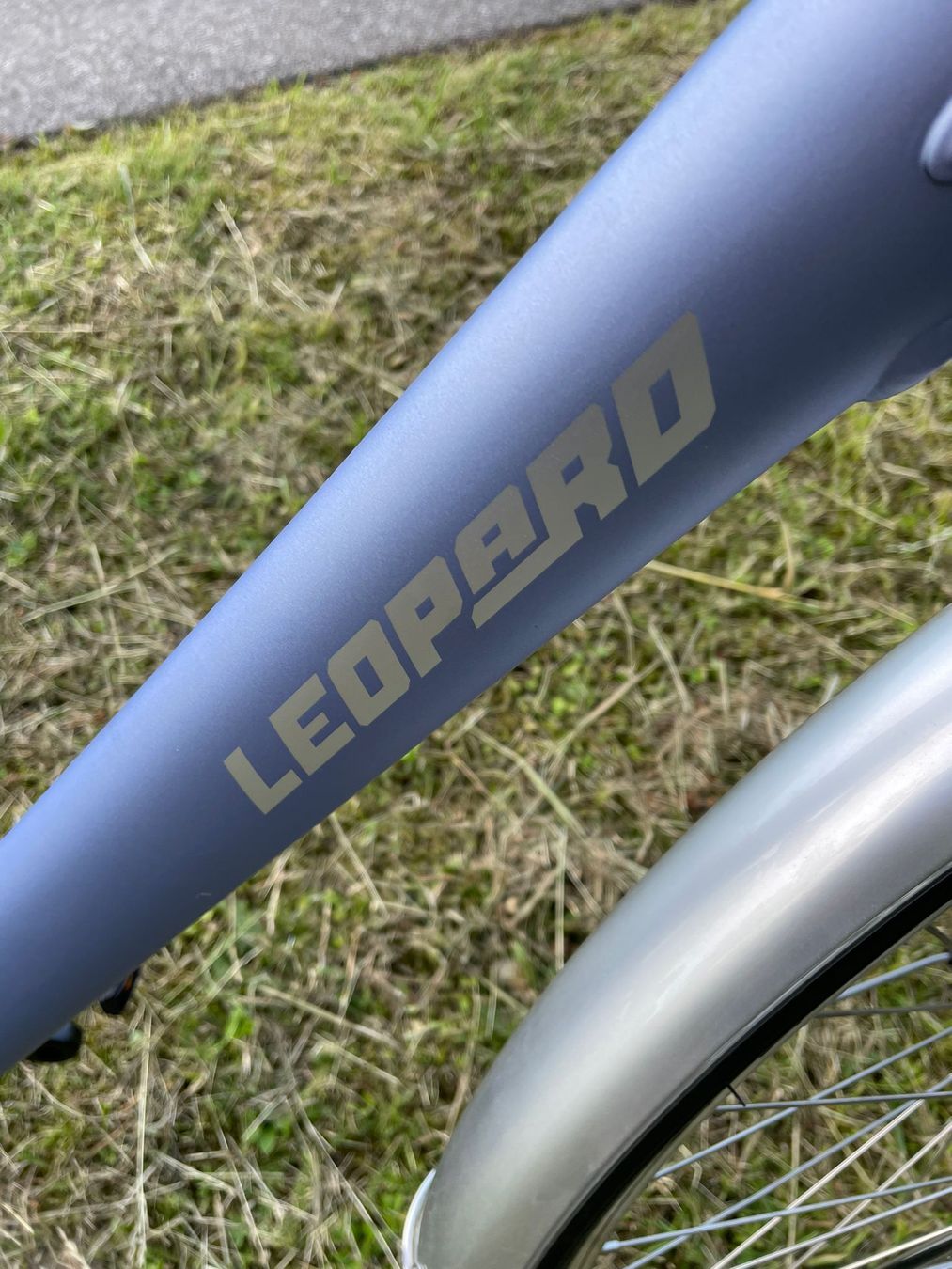 Leopard Biciclette: Leopard E-Bike Easy Man 28, 52 cm, cloud blue neuwertig – Nuovo (secondo la descrizione) da Sirnach venduto da agm_mv57 3