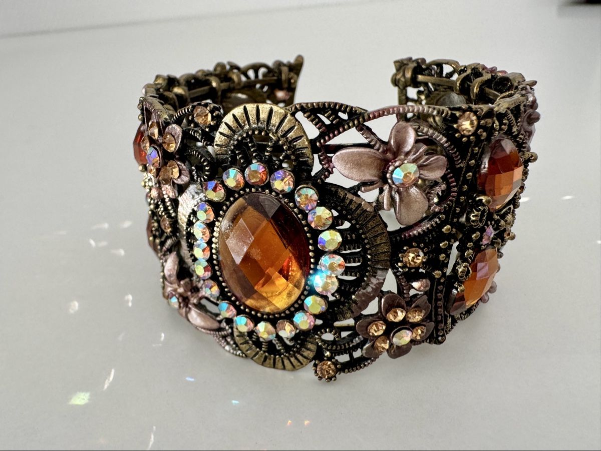 Bracelets: Armband Cuff Modeschmuck – D'occasion à Egg b. Zürich par chantilly-lace