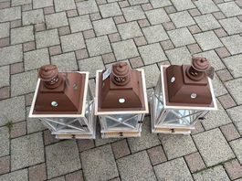 2x dekorative Holz-Laternen / Windlichter