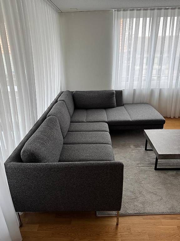 Sofas: Modernes Ecksofa dunkelgrau inkl. Couchtisch – Gebraucht aus Aarwangen von ele_bqx8 1