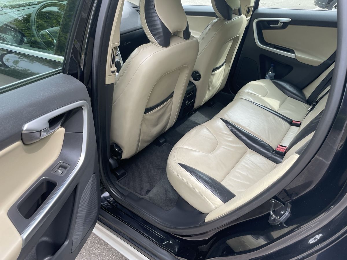 Volvo Automobili: Volvo XC60 D5 AWD – Usato da Effretikon venduto da Effi75 6