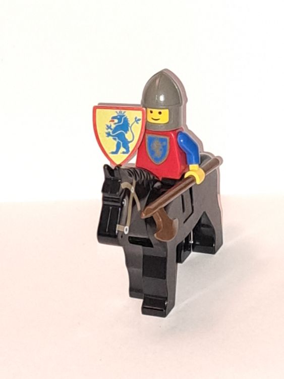 Sehr alte Lego Ritter Minifigur mit Pferd und Ausrüstung (Gebraucht) in ...
