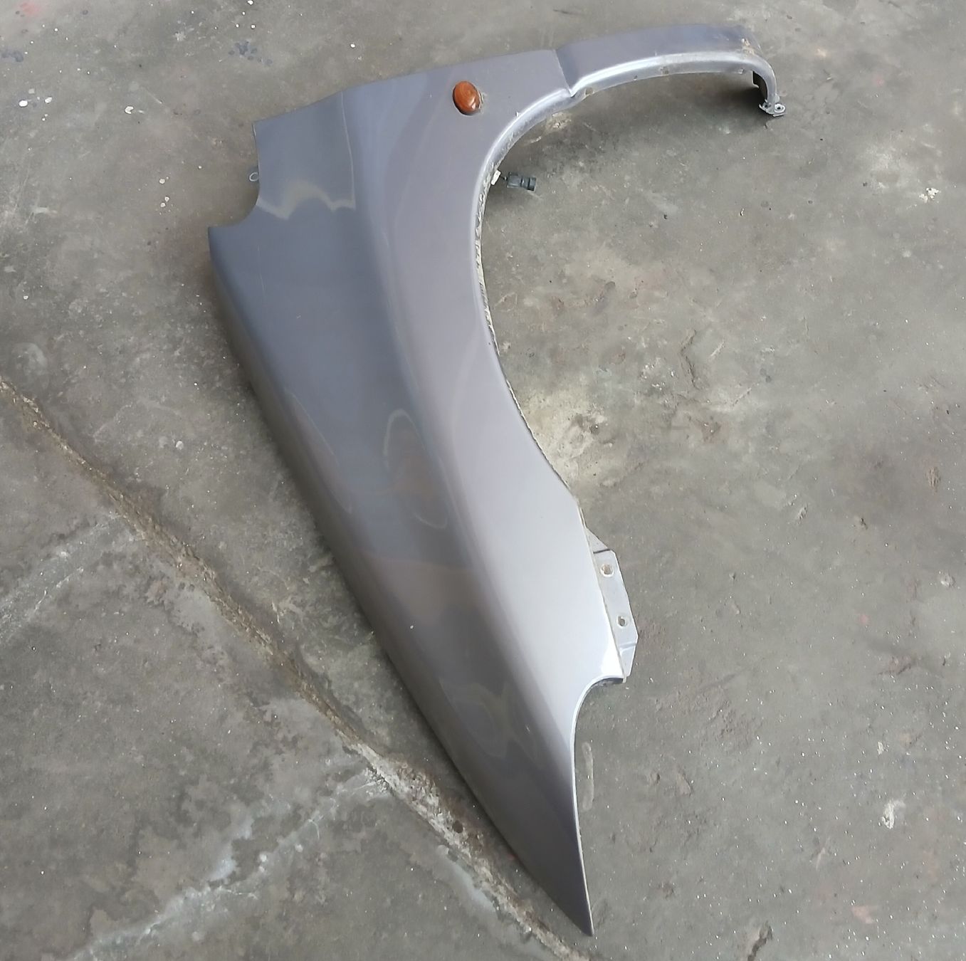 Chrysler Tutti pezzi di ricambio auto: Aile gauche Chrysler Voyager 1996-2000 – Usato da la heutte venduto da Auto-stock