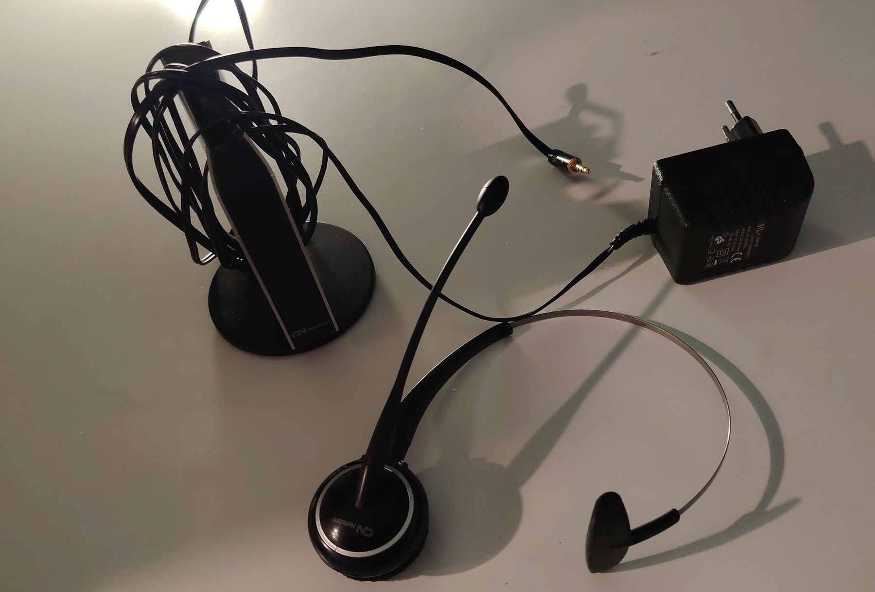Casques audio: Headset mit Mikrofon und Netzteil gebraucht – D'occasion à Aesch BL par Gebrauchtes_AeschBL 1
