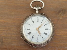 TASCHENUHR AUS SILBER 35 MM LÄUFT 