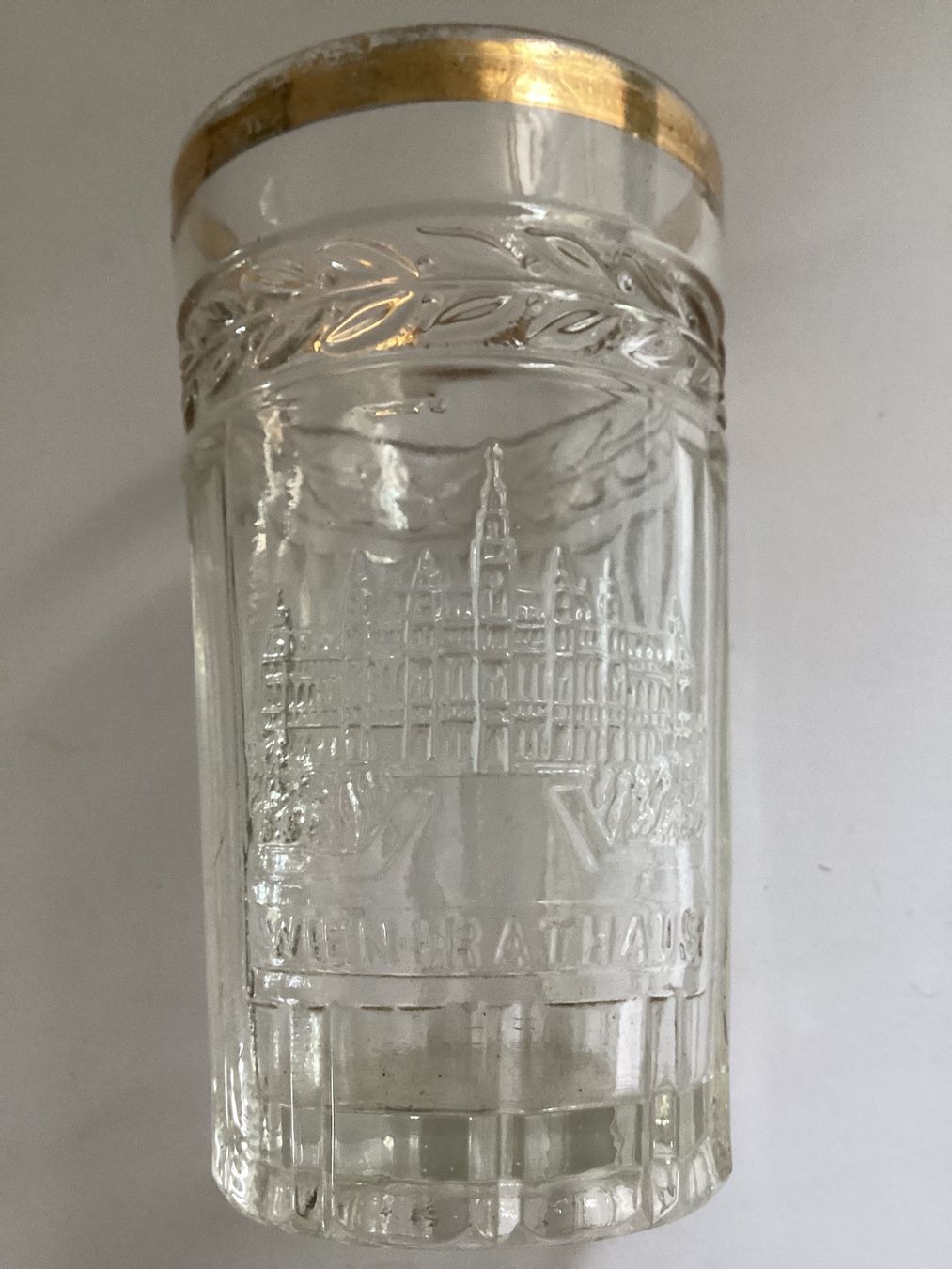 Gläser: Antikes Glas Wiener Rathaus – Gebraucht aus Eglisau von mar_5rn2 1