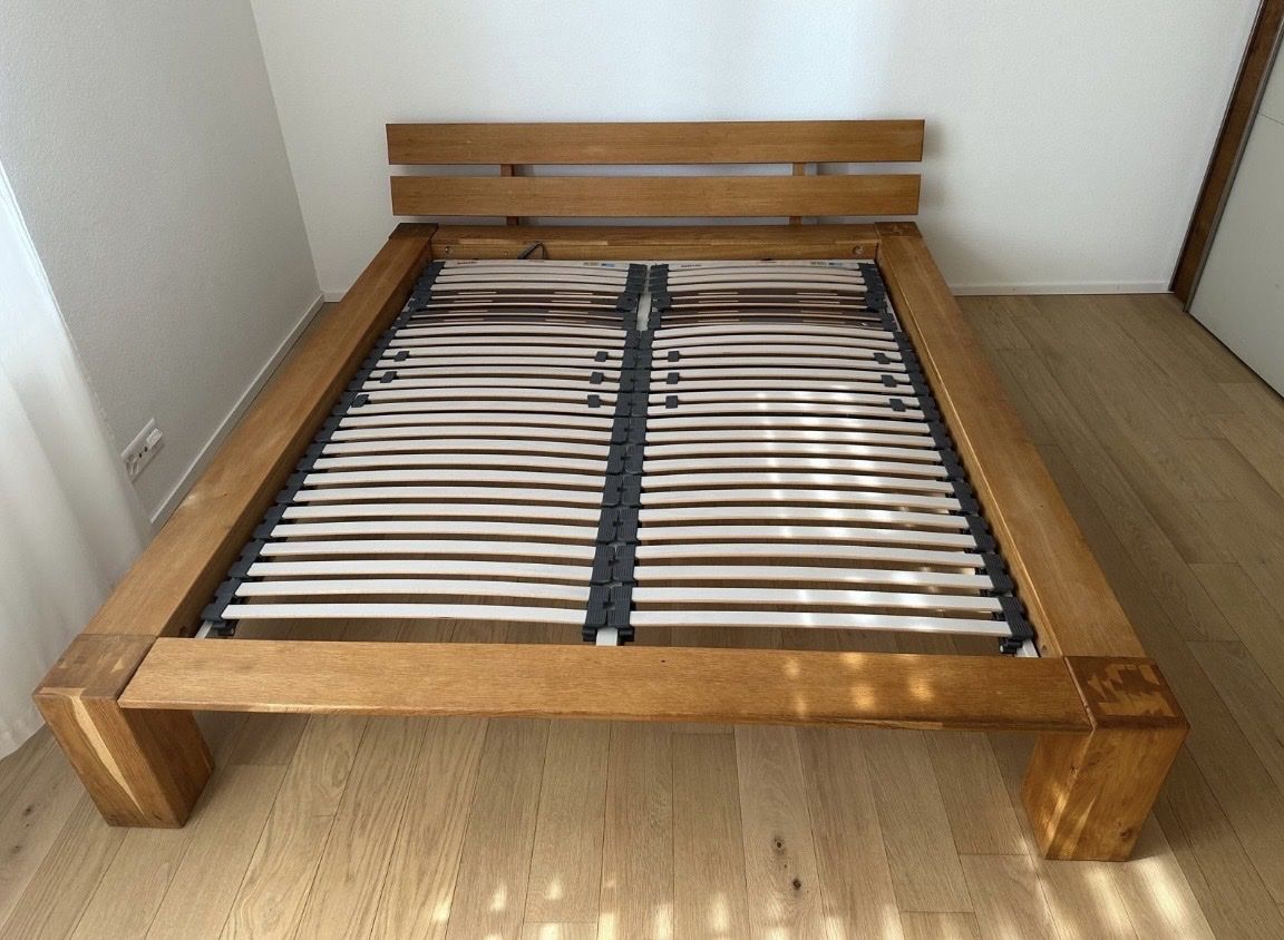 Lits: Massivholz Bett 160x200 – D'occasion à Zürich par bol_q8tk 1