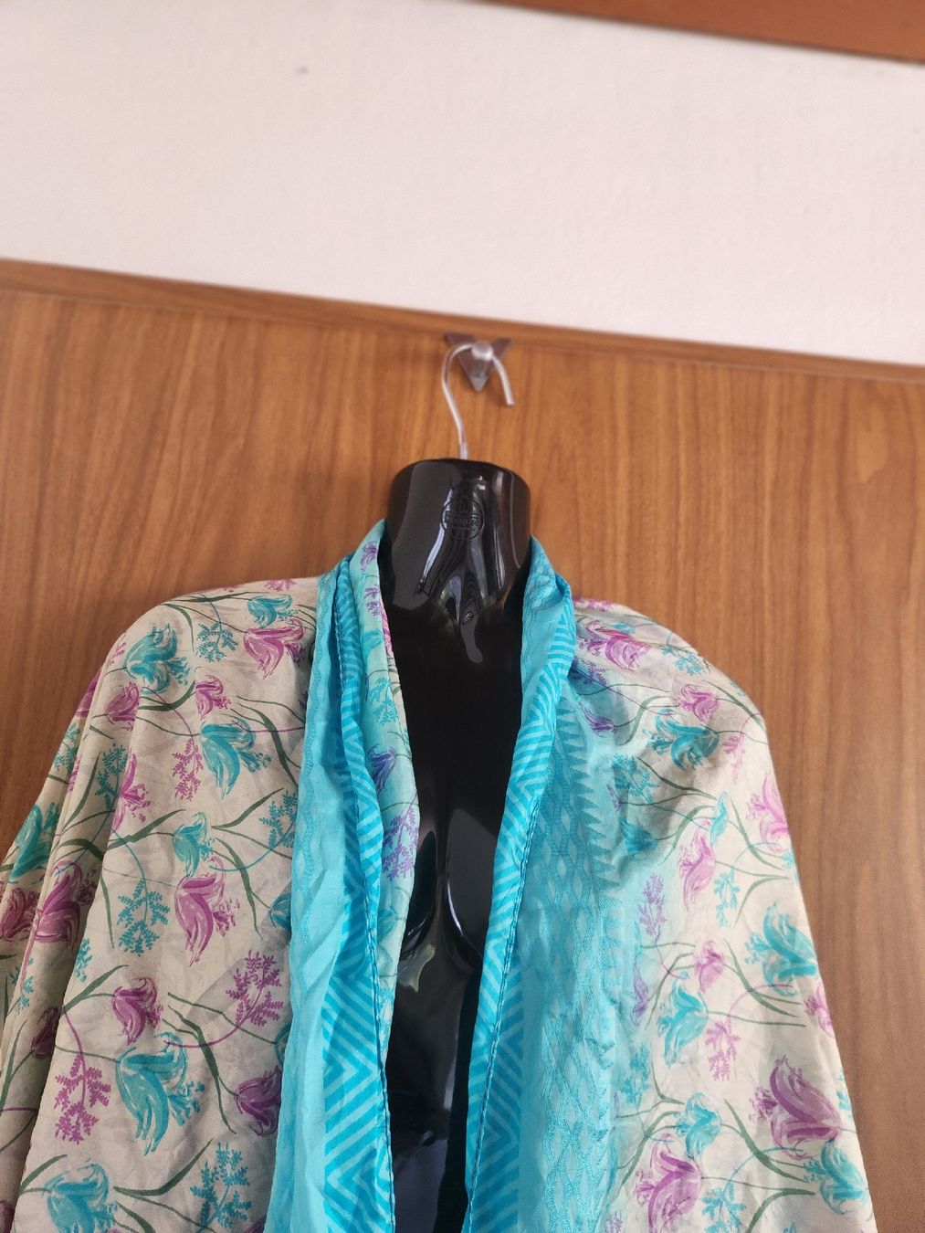 Foulards & écharpes: Écharpe  en soie imprimé floral bleu/violet  – D'occasion à Niedergösgen par Eva2410 3