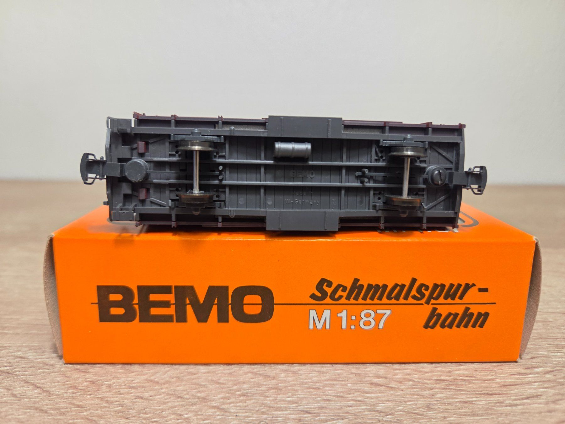 Bemo Modellini di ferrovie: Bemo 2256 Güterwagen RhB H0m – Usato da St-Aubin-Sauges venduto da Lo_Go 4