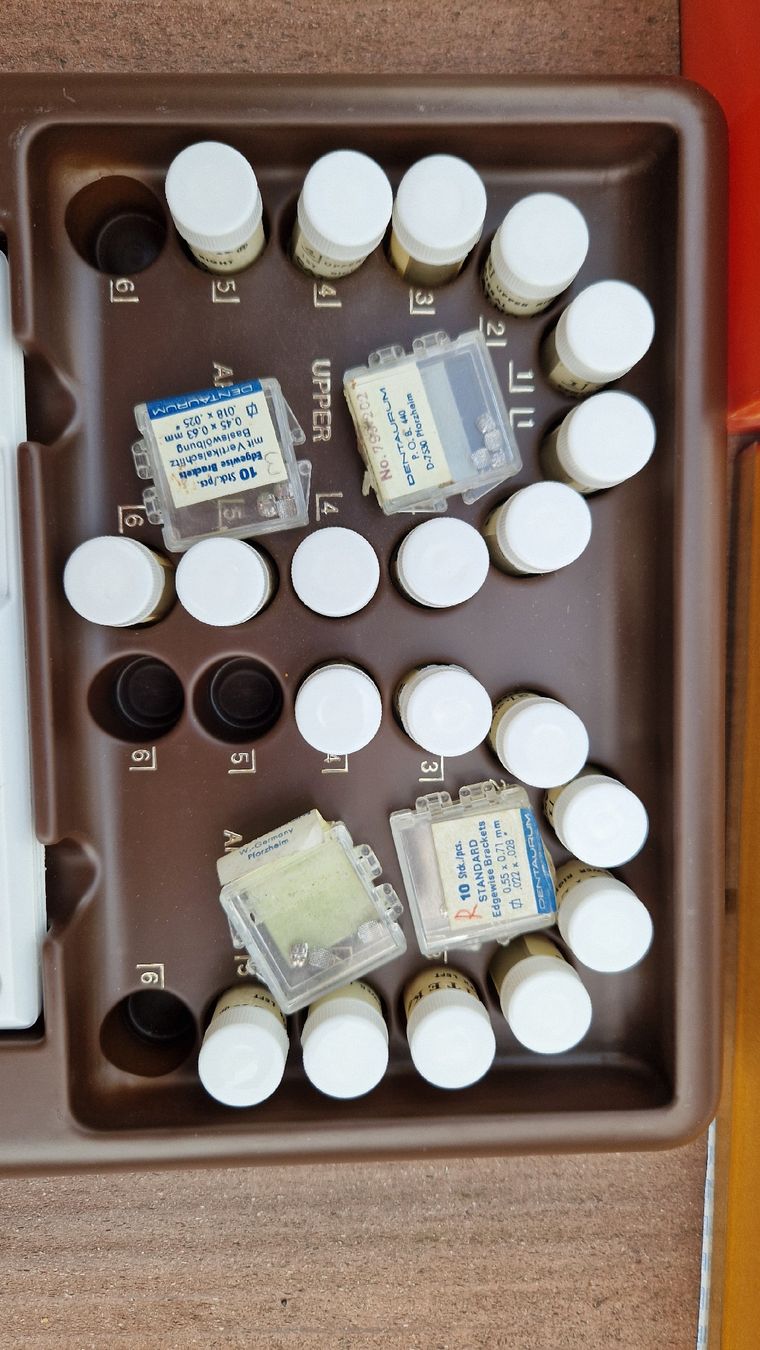 Attrezzature mediche: Provisorische Zahnarztkronen, Brackets – Nuovo (secondo la descrizione) da Kaltbrunn venduto da pischi11 5