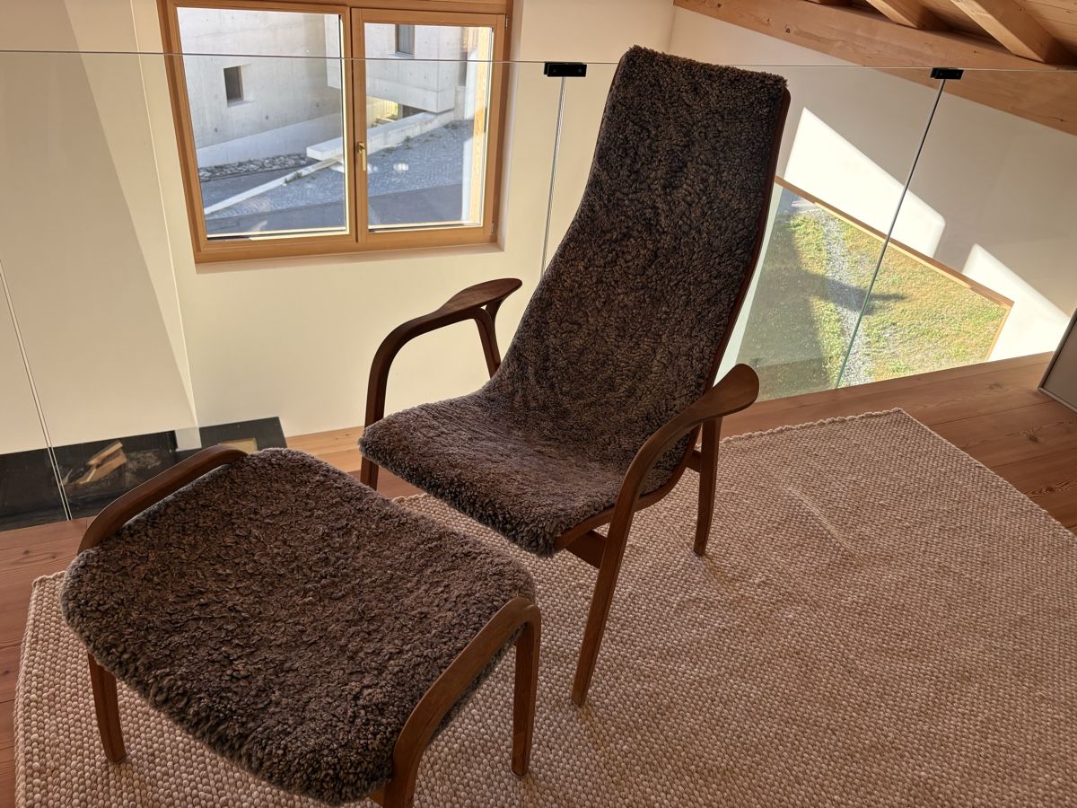 Swedese Poltrone: Swedese Lamino Sessel mit Hocker   – Usato da Zuoz venduto da stumholm 3