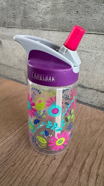 Camelbak Borracce & Thermos: Camelback Flasche mit Blumen – Usato da Starrkirch-wil venduto da cloulou