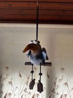 Vogelfigur aus bemaltem Keramik-/Tonmaterial