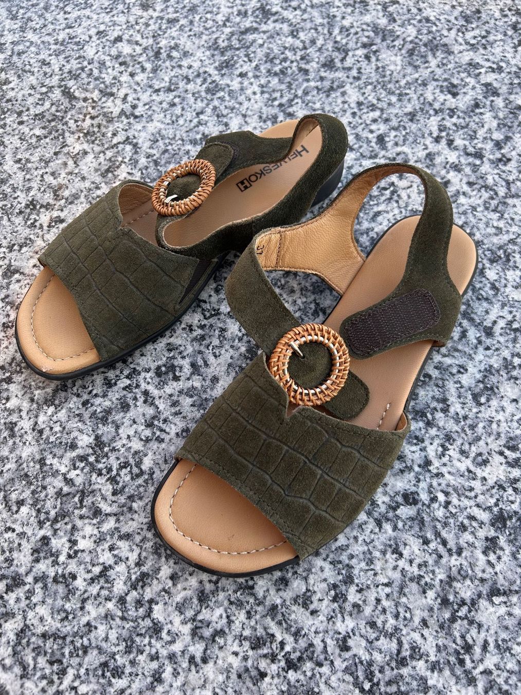 Helvesko Chaussures femmes: Olivgrüne HELVESKO Sandale Grösse 37 – D'occasion à Nürensdorf par Flugi18