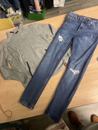 Jungen-Set: Zara Jeans und Strickpulli Gr. 152