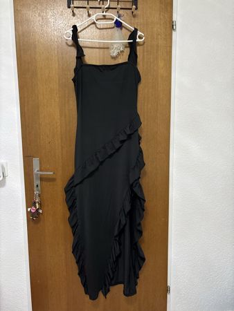 Kleid schwarz mit Rüschen Grösse L guter Zustand