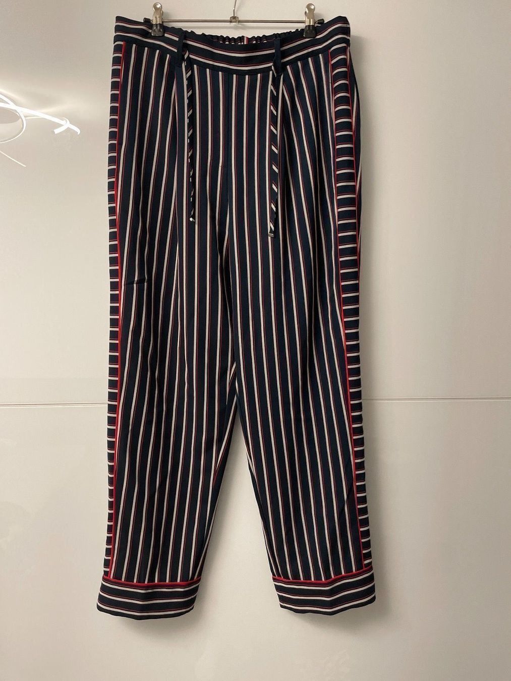Tommy Hilfiger Hosen: Tommy Hilfiger Hosen – Neu (gemäss Beschreibung) aus Grenchen von servet.t