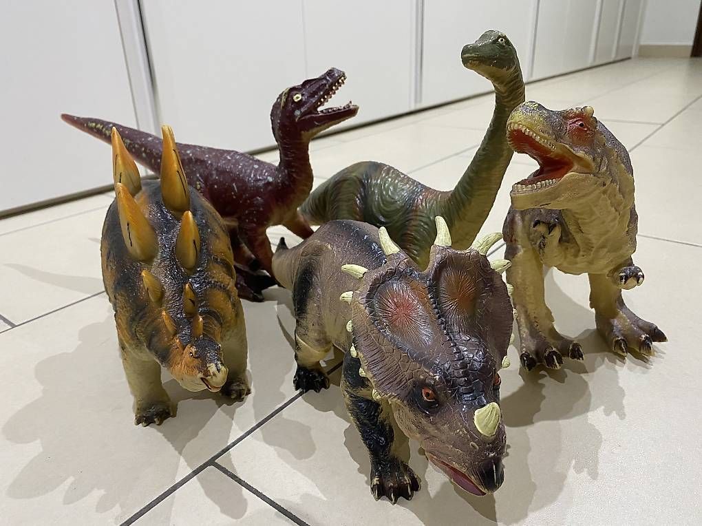 Giocattoli: 5 dinosauri di gomma morbida – Usato da Castel San Pietro venduto da sab_lj2d