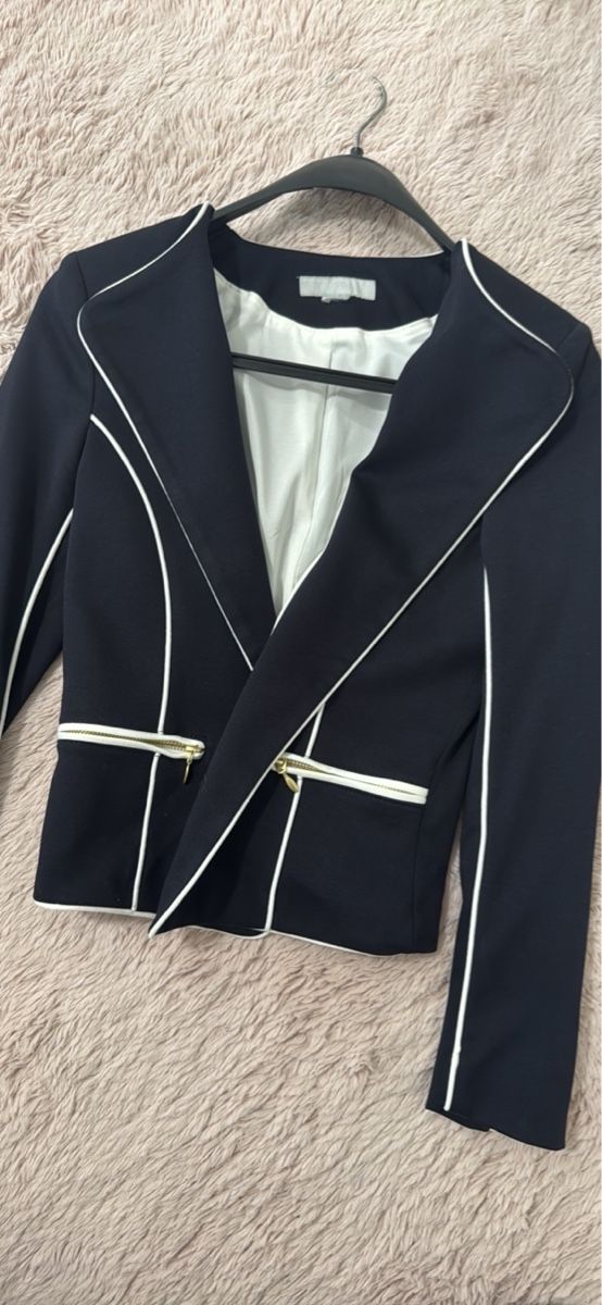 H&M Jacken: Navyblauer, eleganter Blazer – Gebraucht aus Benglen von Shamily 1