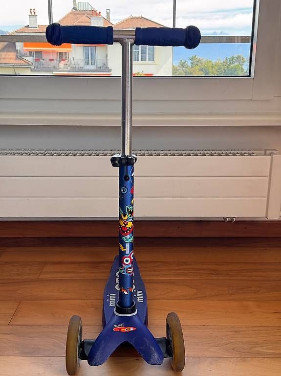 Kickboard: Trottinette Micro mini bleue + barre de poussée et assise  – Usato da Lausanne venduto da Gigi_1 2