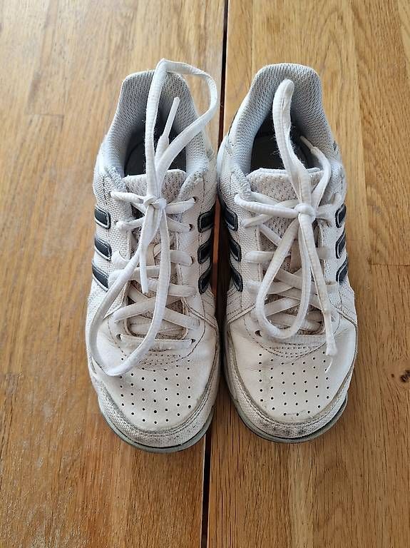 Scarpe per ragazzi: Kindertunrschuhe Adidas (Gr. 30) – Usato da Zürich venduto da Rip2 2