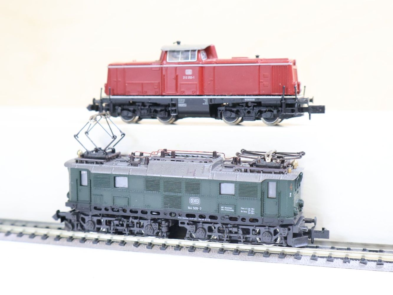 Fleischmann Modelleisenbahnen: Fleischmann/Roco Rangierlok mit Telex + E-Lok  - Spur N – Gebraucht aus Winterthur von Monstera