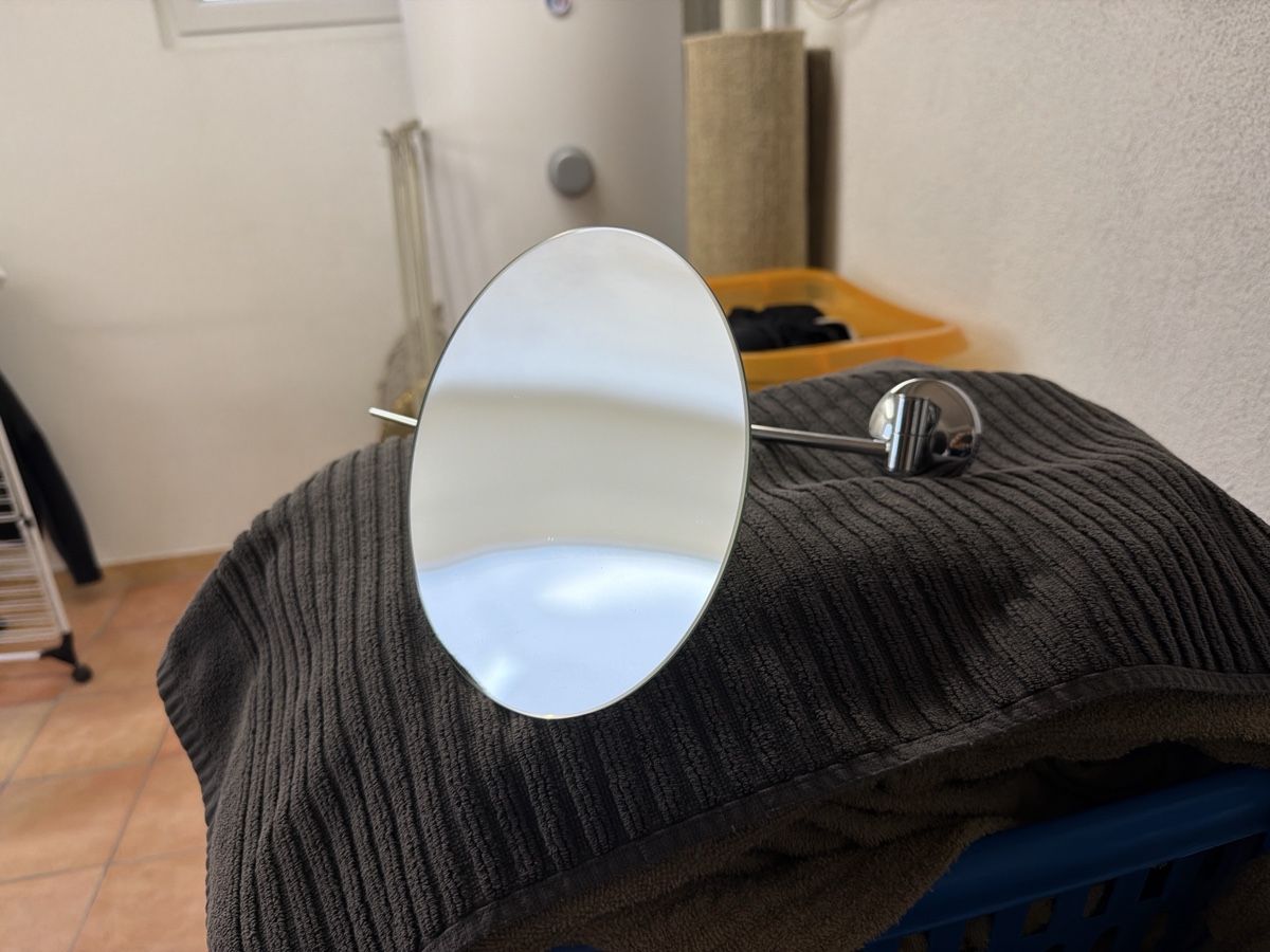 Specchi: Specchio da trucco rotondo, design moderno, 2023 – Usato da WALLISELLEN venduto da mceritali1 2