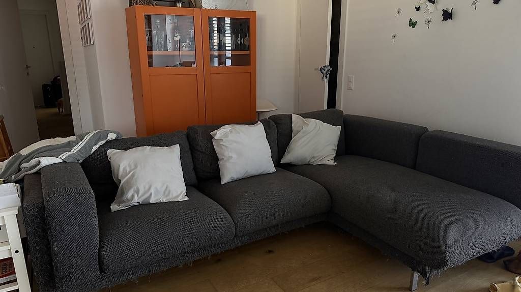 Divani: Vendo Divano Grigio Scuro – Usato da pregassona venduto da sof_2jxx