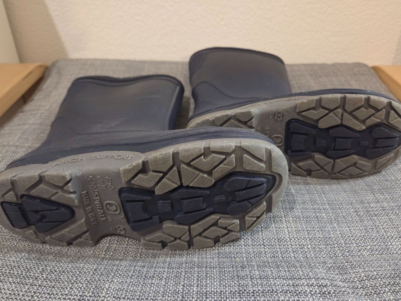 Spirale Schuhe für Jungen: Kinder Gummistiefel 2 Paar Grösse 32 – Gebraucht aus Thun von el_gnom 3