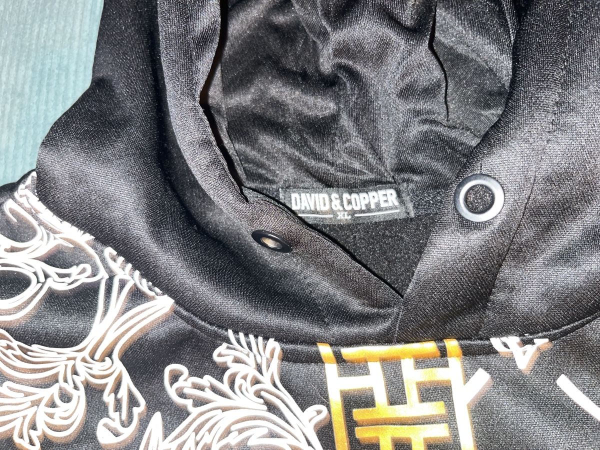 Pullover & Sweatshirts: David & Copper Kapuzenpullover schwarz goldfarben  – Gebraucht aus Bremgarten AG von hoko16 1