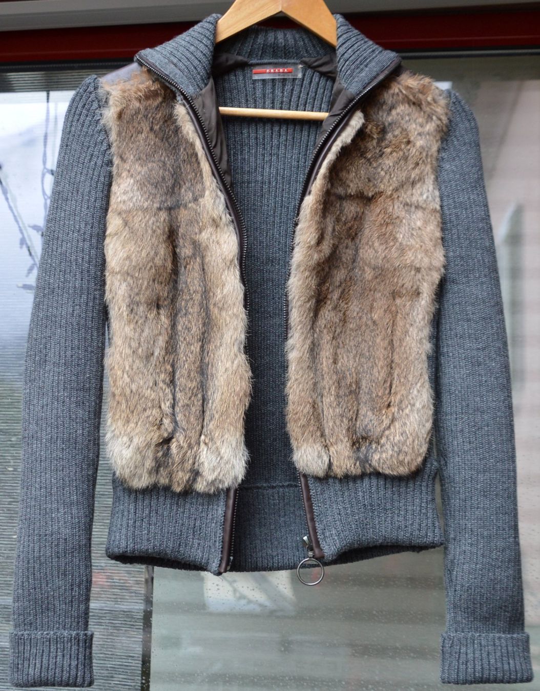 Prada Maglioni & Felpe: Jacke / pulover Prada veste / pull 100% Woll / laine .40 – Usato da Collonges venduto da Auganien