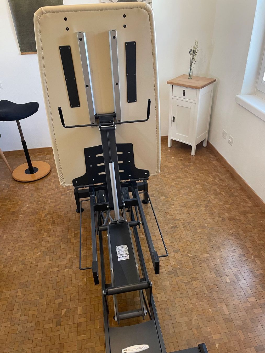 Liegen & Liegestühle: elektrisch höhenverstellbare Behandlungs- oder Therapieliege – Gebraucht aus Büren NW von Tess77 8