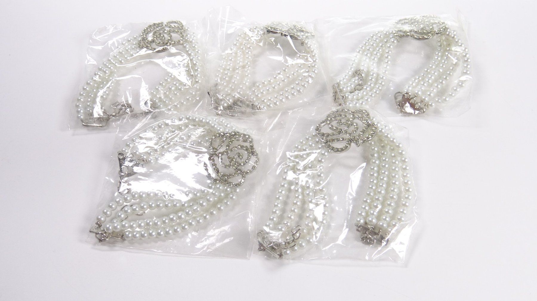 Sonstiger Schmuck: Restposten: 5 Perlenarmbänder mit Strass-Rose – Neu (gemäss Beschreibung) aus Wetzikon ZH von Bambiskus