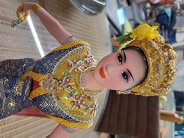 Hndbemalte Thailaendische Porzelanpuppe. Vintage