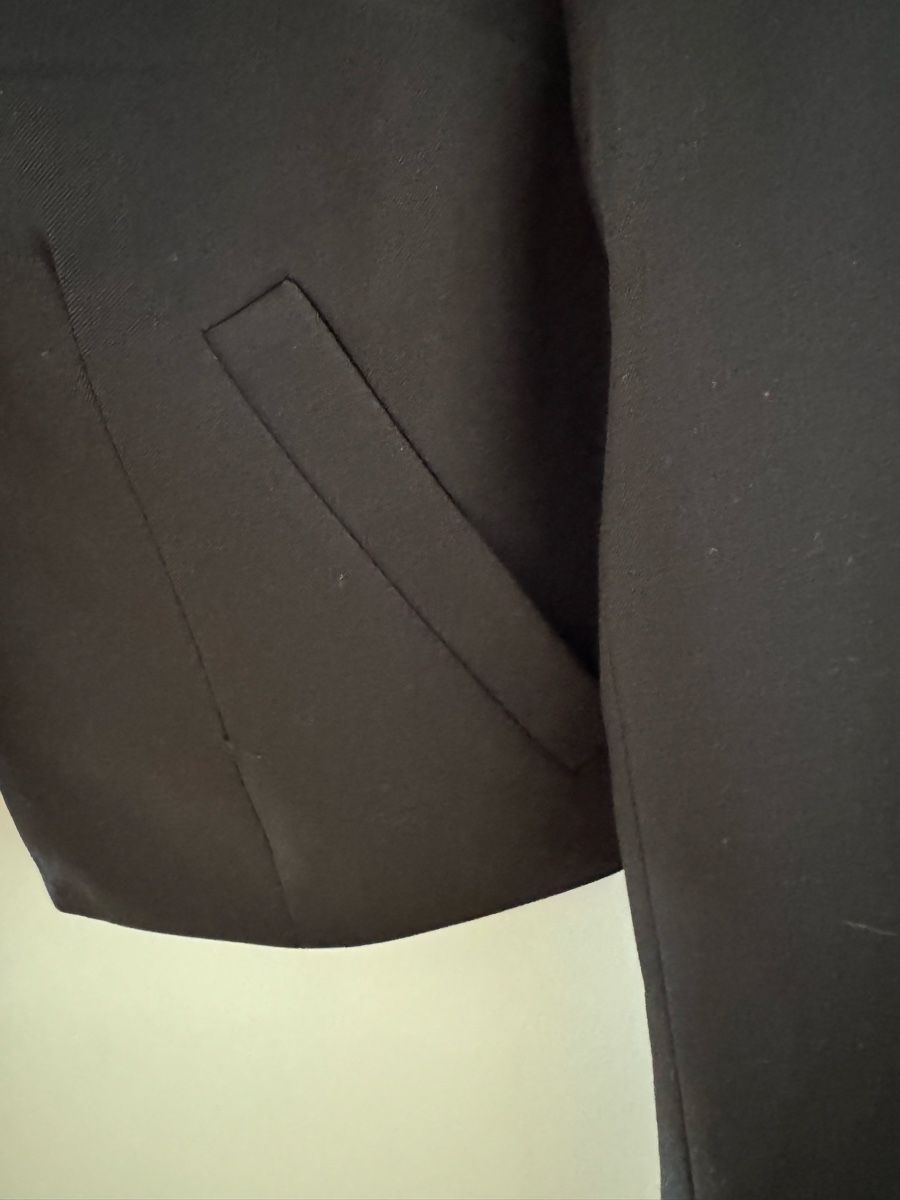 Ensembles & Tailleurs: Schwarzer Blazer Kurzjacke Stradivarius mit Schleife – Neuf avec emballage d'origine à Beringen par ste_bh8w 4