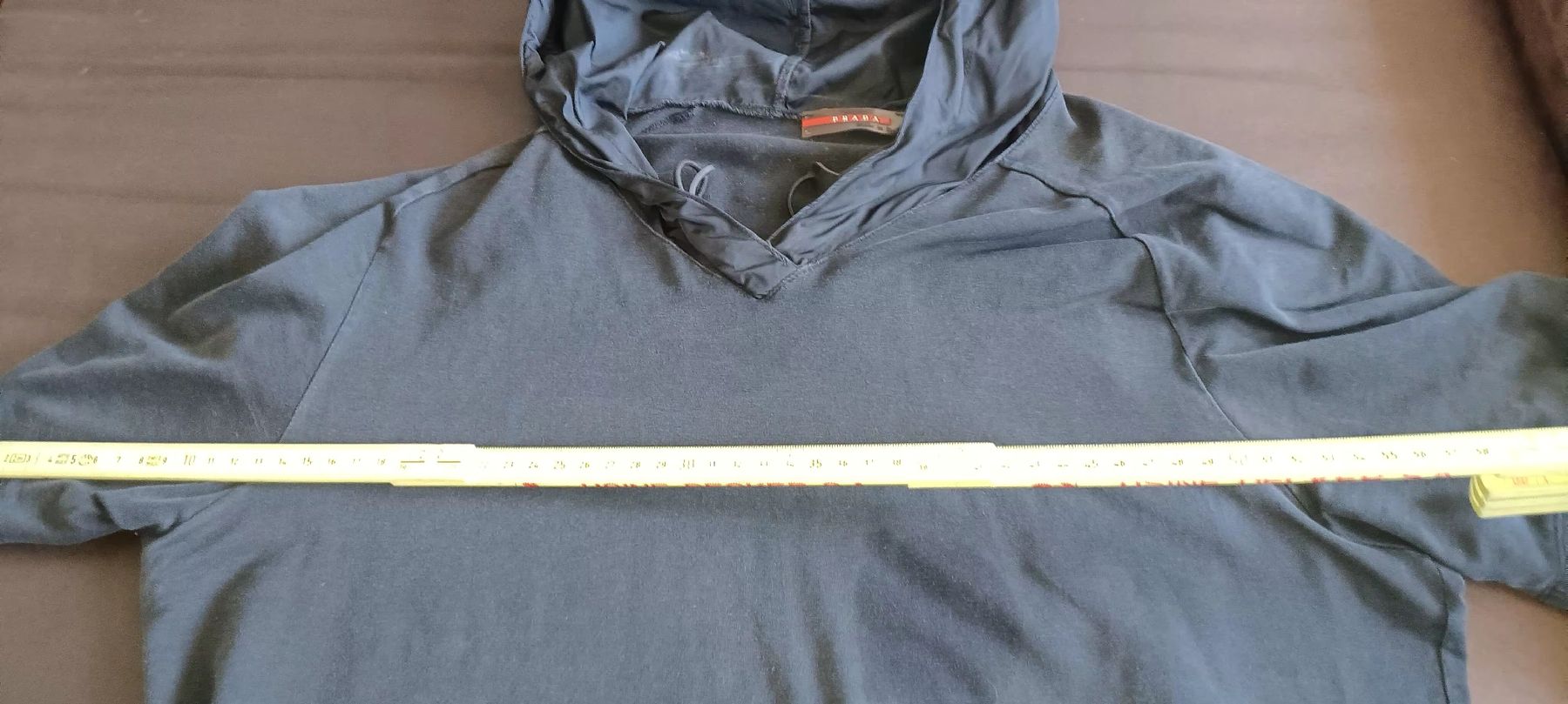 T-shirt: prada tee shirt avec capuche nylon – Usato da noville venduto da fardusa 1