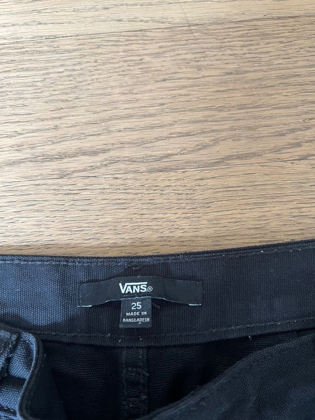 Vans Pantaloni: Vans pantalon noir en toile – Usato da Genève venduto da ohfildutemps 1