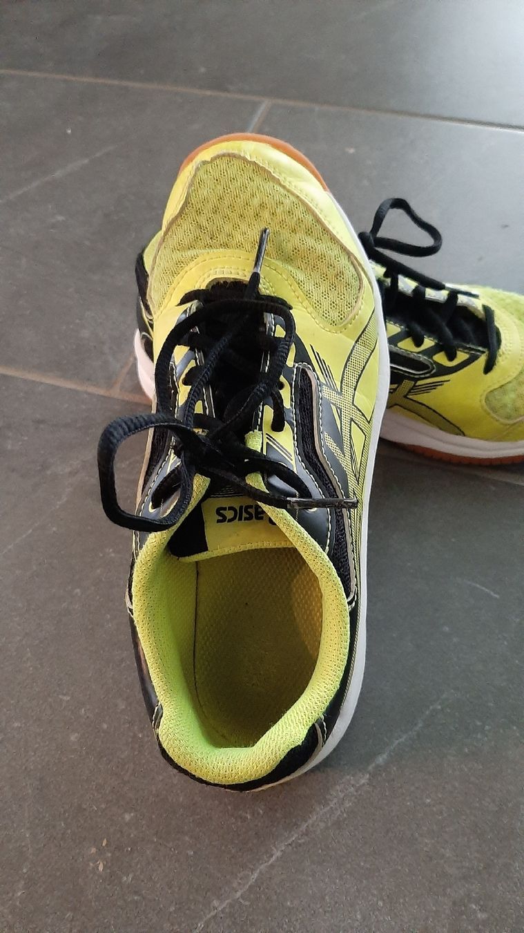 Asics Schuhe für Jungen: Asics Hallenschuhe Grösse 35.5 – Gebraucht aus Dübendorf von Luuuusmeitli12 1