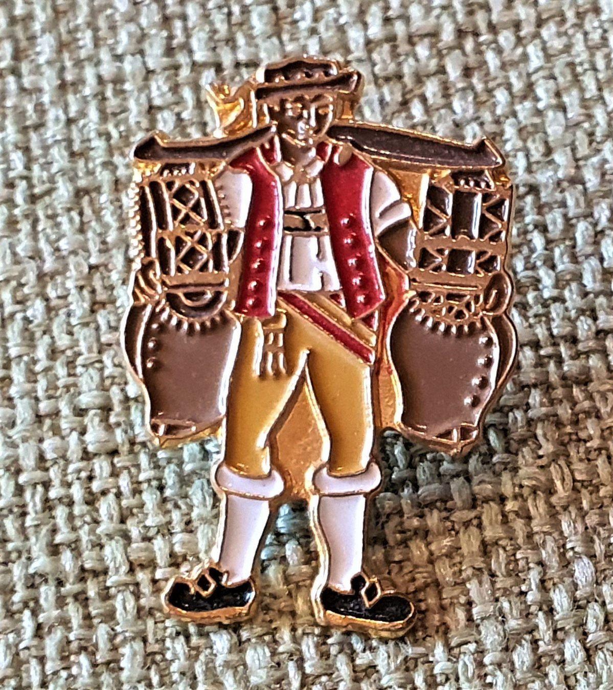 Placchette & Badge: J204 - Pin Senn mit Treicheln – Usato da Reinach BL venduto da Boston-Verkauf