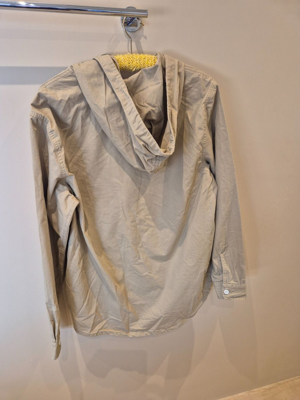 Camicie: Herren Hemd/Pulli mit Kapuze Free Assembly, Grösse M, beige – Usato da Dietikon venduto da grafad 1